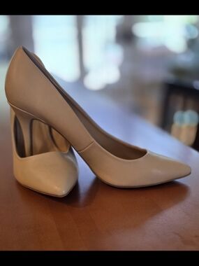 Apt. 9 Women's Pointed-Toe Pumps in Beige
